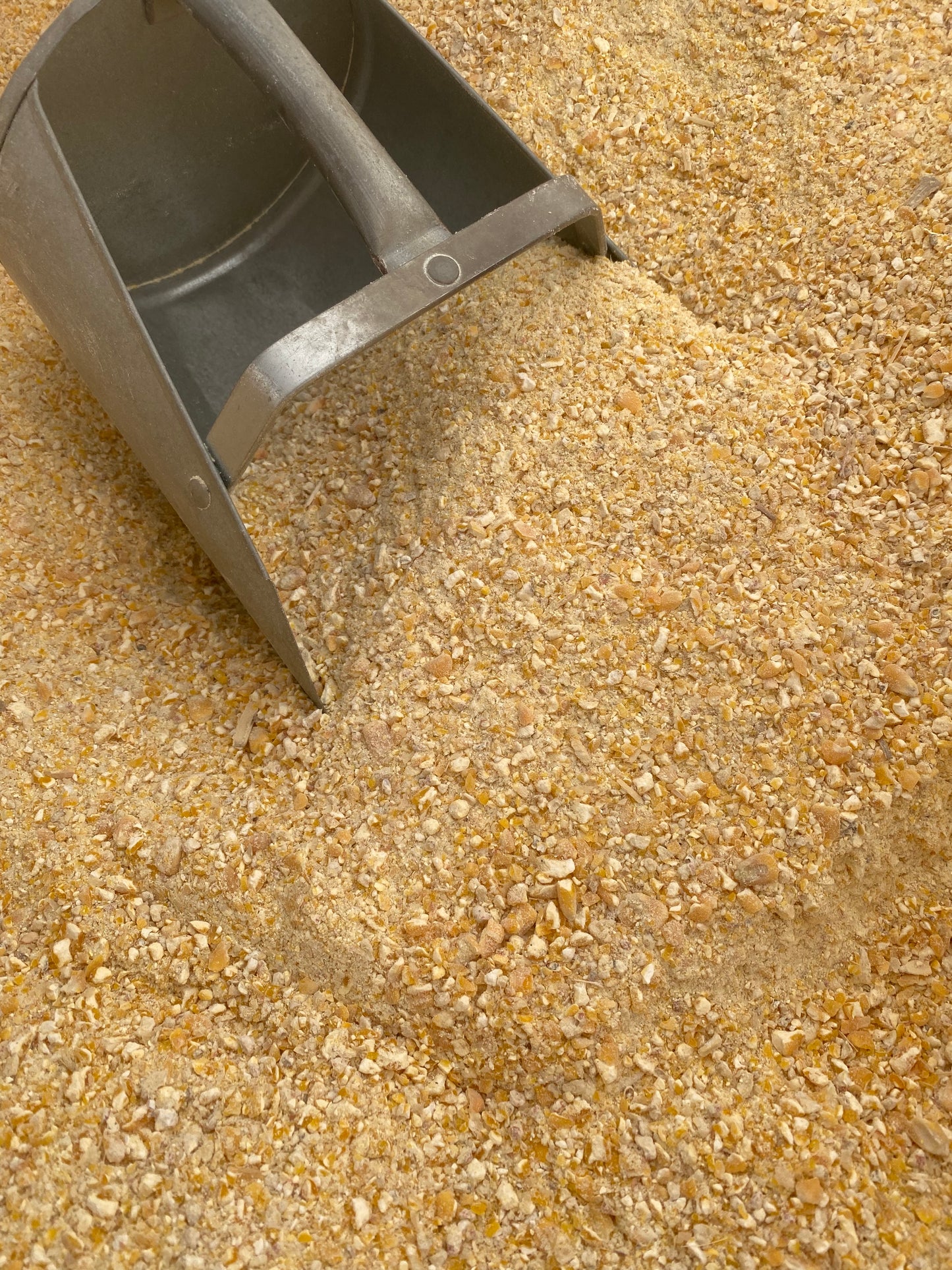 Cracked Corn Feed, 30 lb. Bag